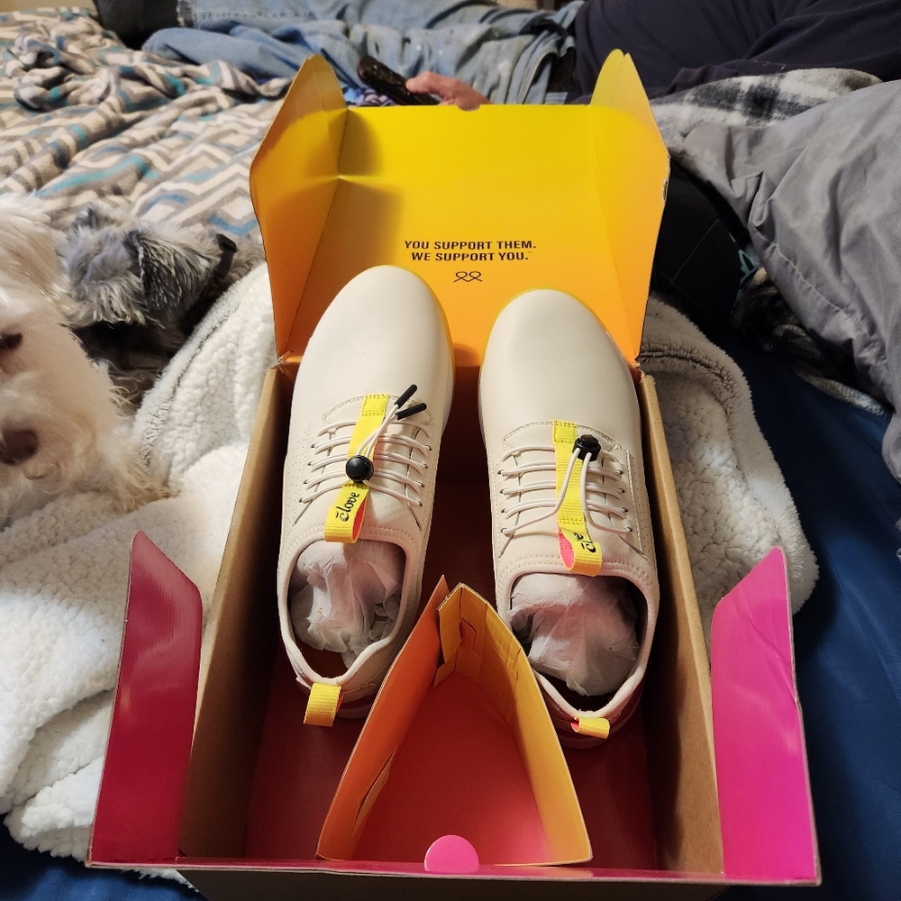 Clove Tennis shoes